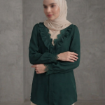 شومیز مجلسی یقه هفت مدل لیور سبز تیره(تزئین‌شده با گیپور)